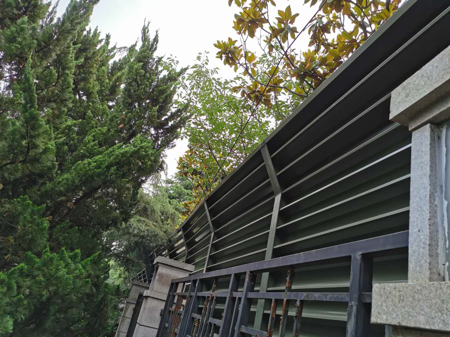  干擾型聲屏障